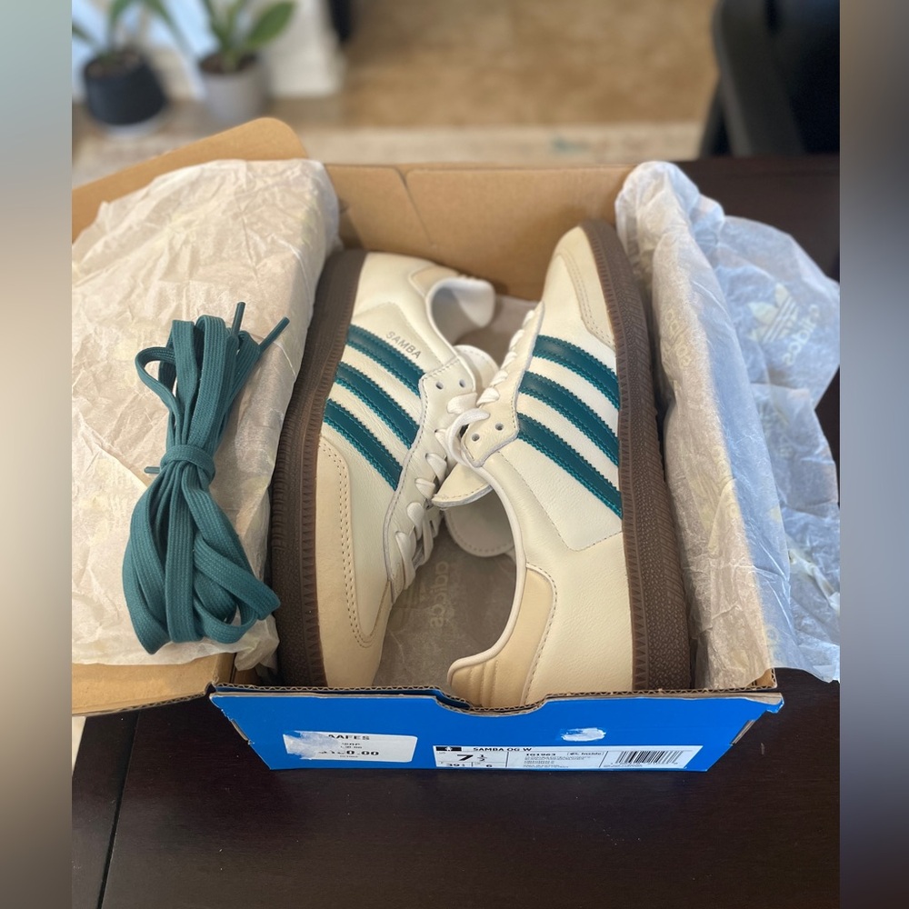 Adidas White/beige/green teal Samba OG
NEW never worn